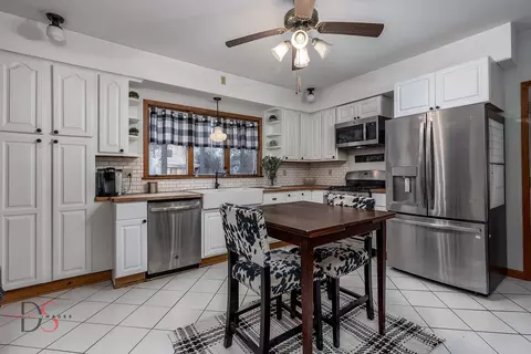 Kitchen - 11 Gridley Pl, Ottawa, IL 61350 photo 3 of 3