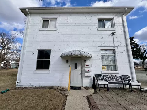 113 N Thomas St, Gilman, IL 60938 photo 2