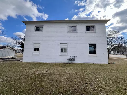 113 N Thomas St, Gilman, IL 60938 photo 3