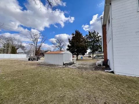 113 N Thomas St, Gilman, IL 60938 photo 4