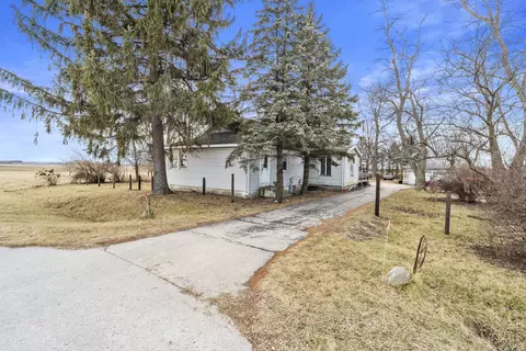 218 S State Route 1, Saint Anne, IL 60964