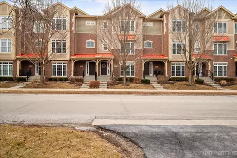 458 N 1st St, Geneva, IL 60134