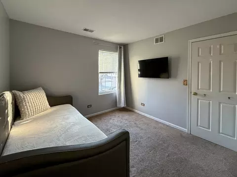 Bedroom - 4053 Oak Tree Ln, Plainfield, IL 60586 photo 4 of 6