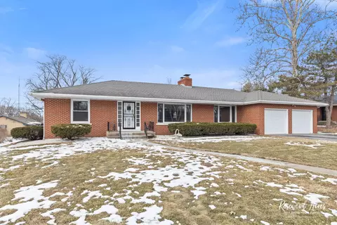 2 Chatham Cir, Kankakee, IL 60901 photo 1