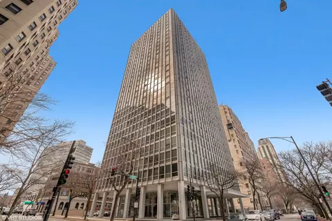 2400 N Lakeview Ave #2701, Chicago, IL 60614
