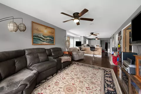 3706 Ruby St, Schiller Park, IL 60176 photo 4