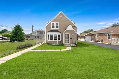 3706 Ruby St, Schiller Park, IL 60176