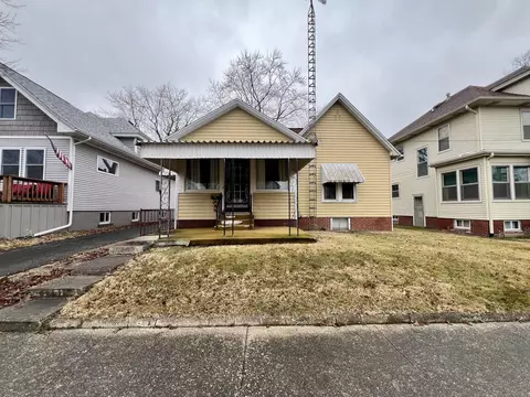 210 N Oak St, Villa Grove, IL 61956