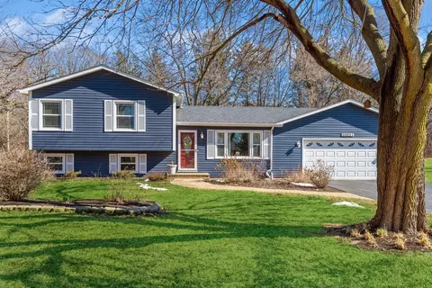 39051 N Balboa Dr, Lake Villa, IL 60046