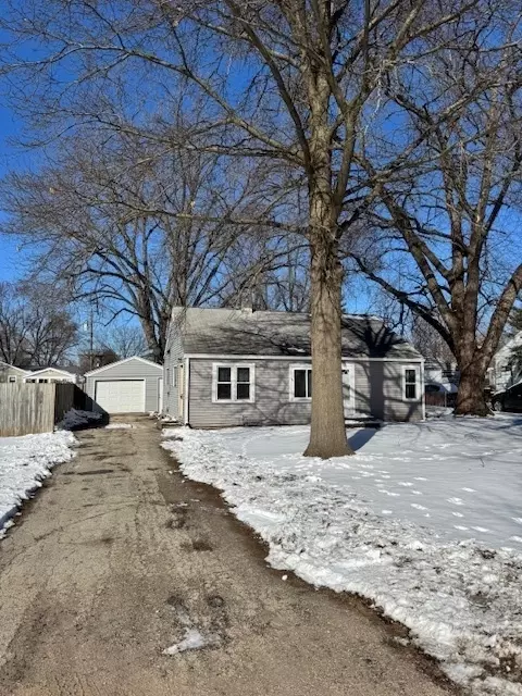 142 Winona Dr, Machesney Park, IL 61115