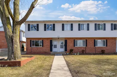 1311 Monomoy St #A, Aurora, IL 60506