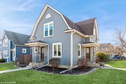 300 Moseley St, Elgin, IL 60123