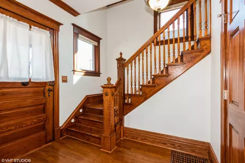 300 Moseley St, Elgin, IL 60123 photo 2