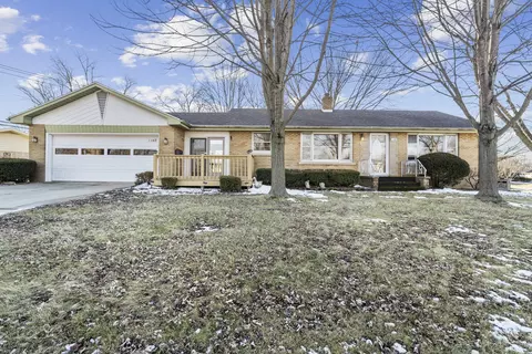 1148 Riverlane Dr, Bradley, IL 60915