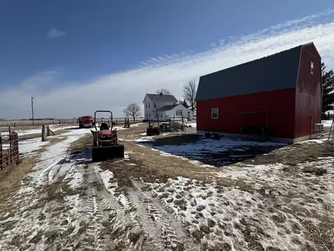 Exterior - 1583 E 8th Rd, Lostant, IL 61334 photo 2 of 17
