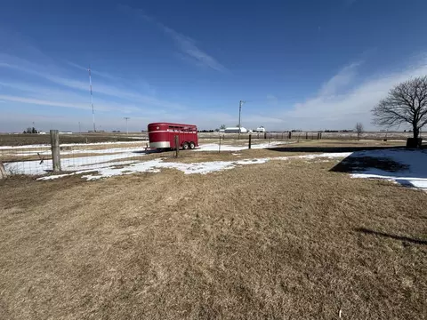 Exterior - 1583 E 8th Rd, Lostant, IL 61334 photo 6 of 17