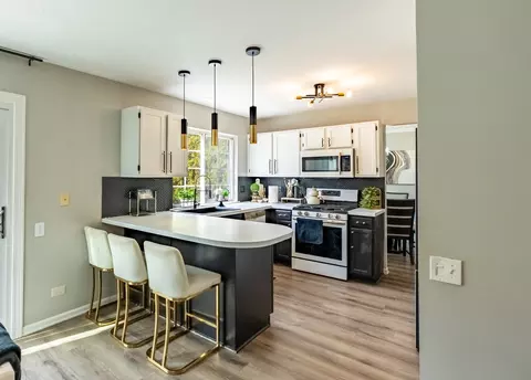 Kitchen - 404 Snow Drift Cir, Bartlett, IL 60103 photo 1 of 2