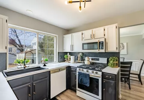 Kitchen - 404 Snow Drift Cir, Bartlett, IL 60103 photo 2 of 2