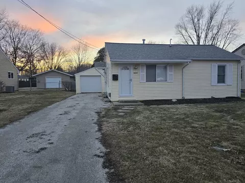 404 N Carico St, Tuscola, IL 61953