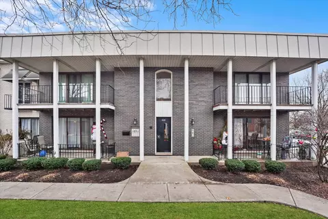 4125 W 98th St #B, Oak Lawn, IL 60453