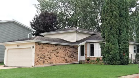 918 Cumberland Ct, Carol Stream, IL 60188