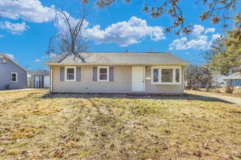 4 Hedge Ct, Champaign, IL 61821