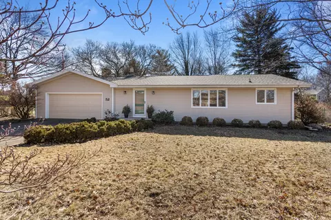 52 Chestnut Ct, Champaign, IL 61822
