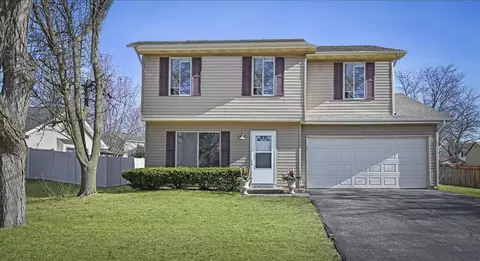2320 Woodview Ln, Naperville, IL 60565