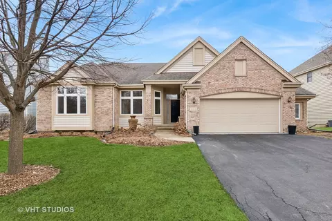506 Barton Creek Dr, Lake In The Hills, IL 60156