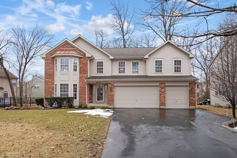 4525 Regency Dr W, Libertyville, IL 60048