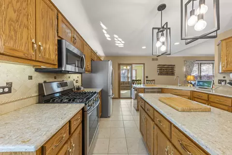 Kitchen - 25305 Wheat Dr, Plainfield, IL 60585 photo 4 of 5