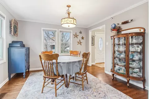 Dining - 765 E Prairie Ave, Des Plaines, IL 60016 photo 1 of 1