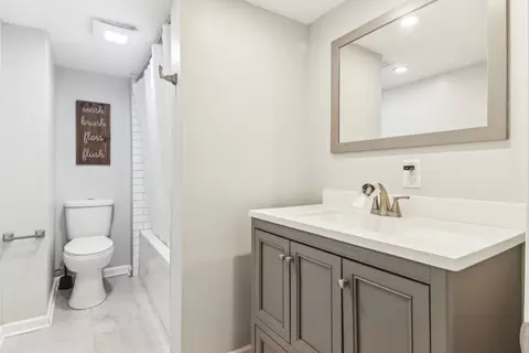 Bath - 765 E Prairie Ave, Des Plaines, IL 60016 photo 2 of 2
