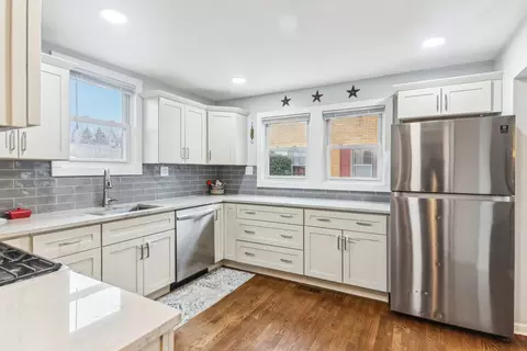 Kitchen - 765 E Prairie Ave, Des Plaines, IL 60016 photo 1 of 3
