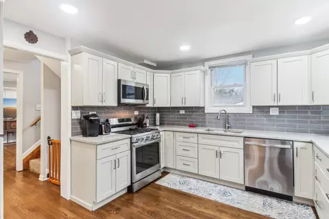 Kitchen - 765 E Prairie Ave, Des Plaines, IL 60016 photo 3 of 3