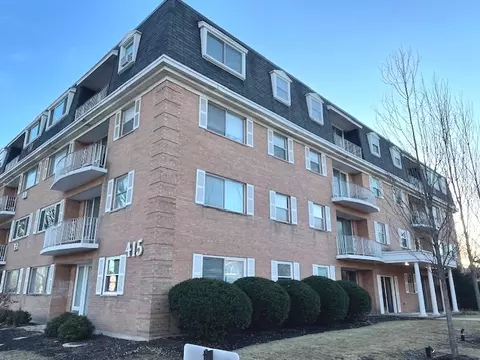 415 Wesley Ave #27, Oak Park, IL 60302