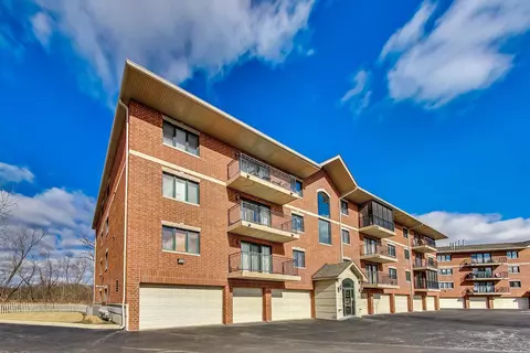 6880 W Winding Trail Rd #402, Oak Forest, IL 60452