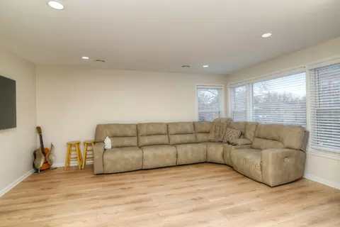 1810 Monroe St, Evanston, IL 60202 photo 2