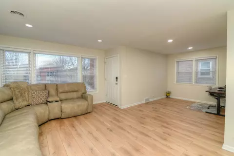 1810 Monroe St, Evanston, IL 60202 photo 4