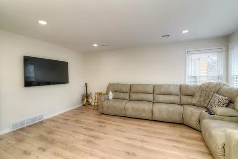 1810 Monroe St, Evanston, IL 60202 photo 3
