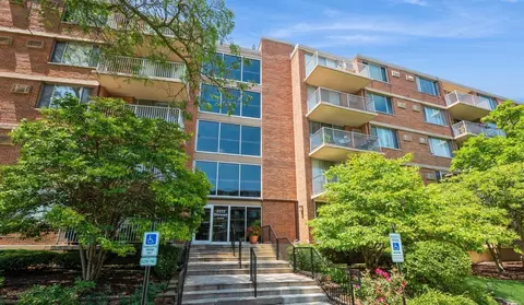 2222 S Stewart Ave #3J, Lombard, IL 60148