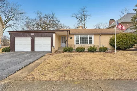 708 S Home Ave, Park Ridge, IL 60068