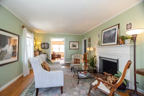 3320 Culver St, Evanston, IL 60201 photo 2