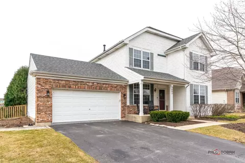 3095 Farmington Dr, Lindenhurst, IL 60046