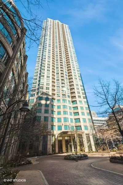 400 N Lasalle Dr #2111, Chicago, IL 60654