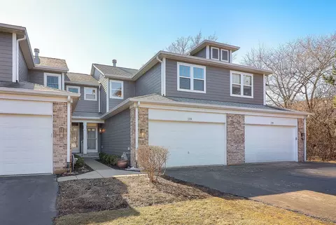 104 Woodview Ct, Glen Ellyn, IL 60137