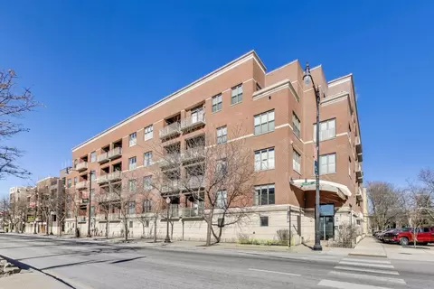 3300 W Irving Park Rd #N4, Chicago, IL 60618
