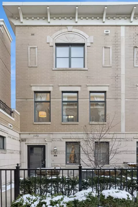 1654 S Indiana Ave, Chicago, IL 60616