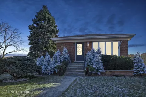3929 Emerson Dr, Schiller Park, IL 60176
