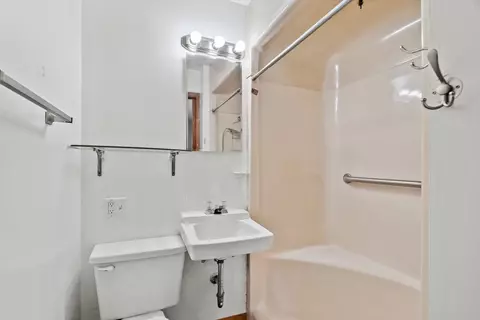 Bath - 3907 Custer Ave, Lyons, IL 60534 photo 2 of 2
